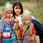 ซาปา เวียดนามเหนือ ตอนที่ 3/4 13 ครูสนิท วิทยากรฝึกอบรม KRU SANIT Children at cat cat village 1 ครูสนิท วิทยากรฝึกอบรม ทัศนคติเชิงบวก KRU SANIT