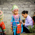 ซาปา เวียดนามเหนือ ตอนที่ 3/4 16 ครูสนิท วิทยากรฝึกอบรม KRU SANIT Children at cat cat village 4 ครูสนิท วิทยากรฝึกอบรม ทัศนคติเชิงบวก KRU SANIT