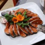 ซาปา เวียดนามเหนือ ตอนที่ 3/4 22 ครูสนิท วิทยากรฝึกอบรม KRU SANIT hot pot salmon at Red Doa Resturant